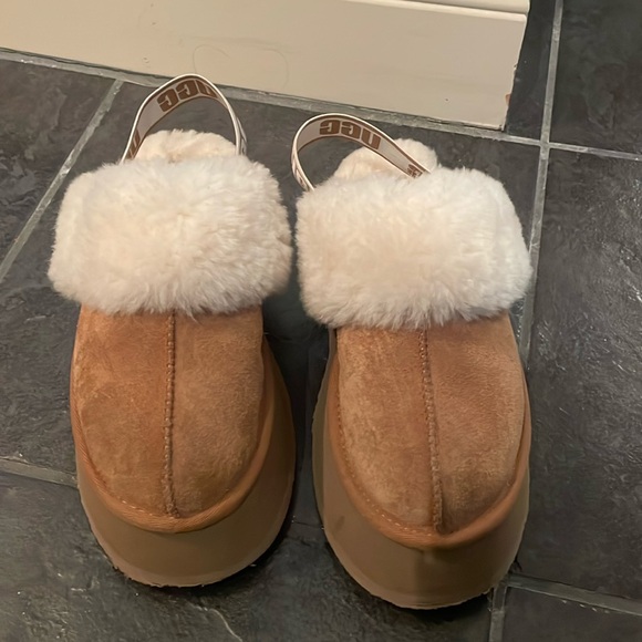 UGG shoes - Picture 3 of 3